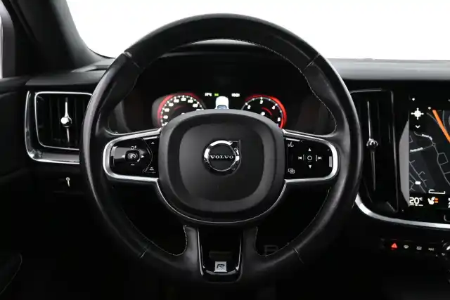 Sininen Farmari, Volvo V60 – RTX-711