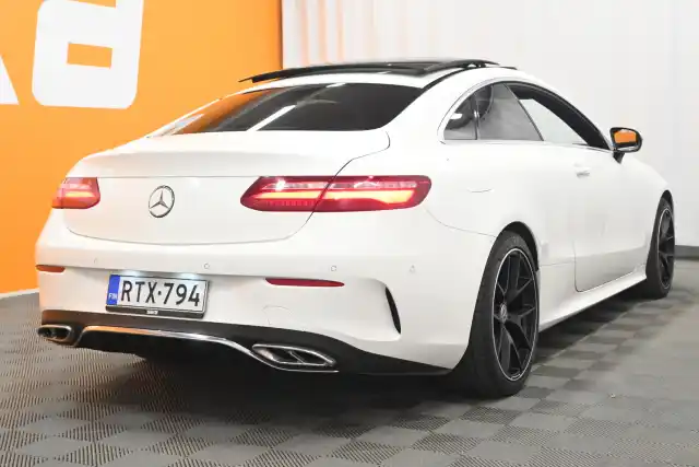 Valkoinen Coupe, Mercedes-Benz E – RTX-794