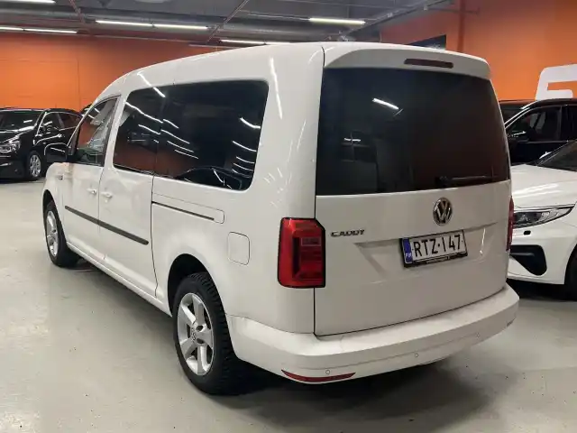 Valkoinen Tila-auto, Volkswagen Caddy Maxi – RTZ-147