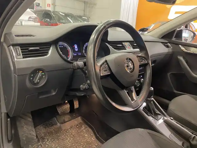 Musta Viistoperä, Skoda Octavia – RUA-289
