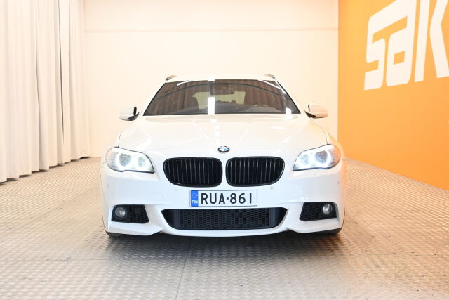 Valkoinen Farmari, BMW 535 – RUA-861