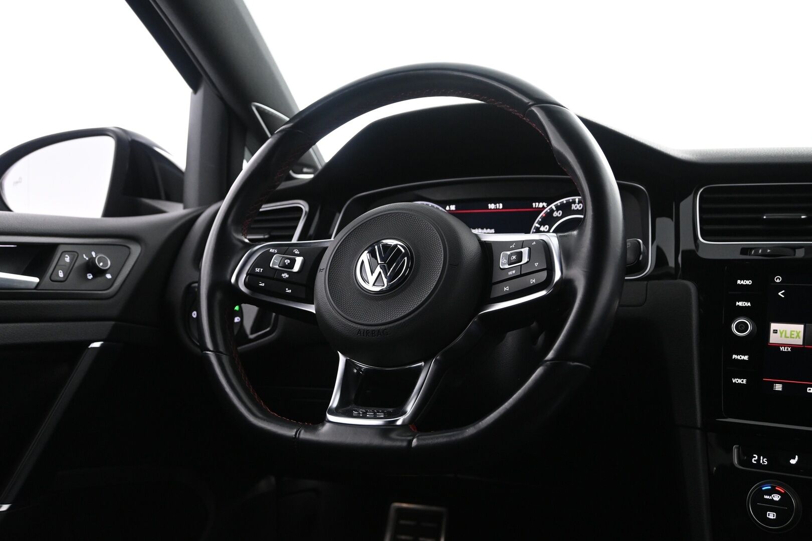 Musta Viistoperä, Volkswagen Golf – RUB-480