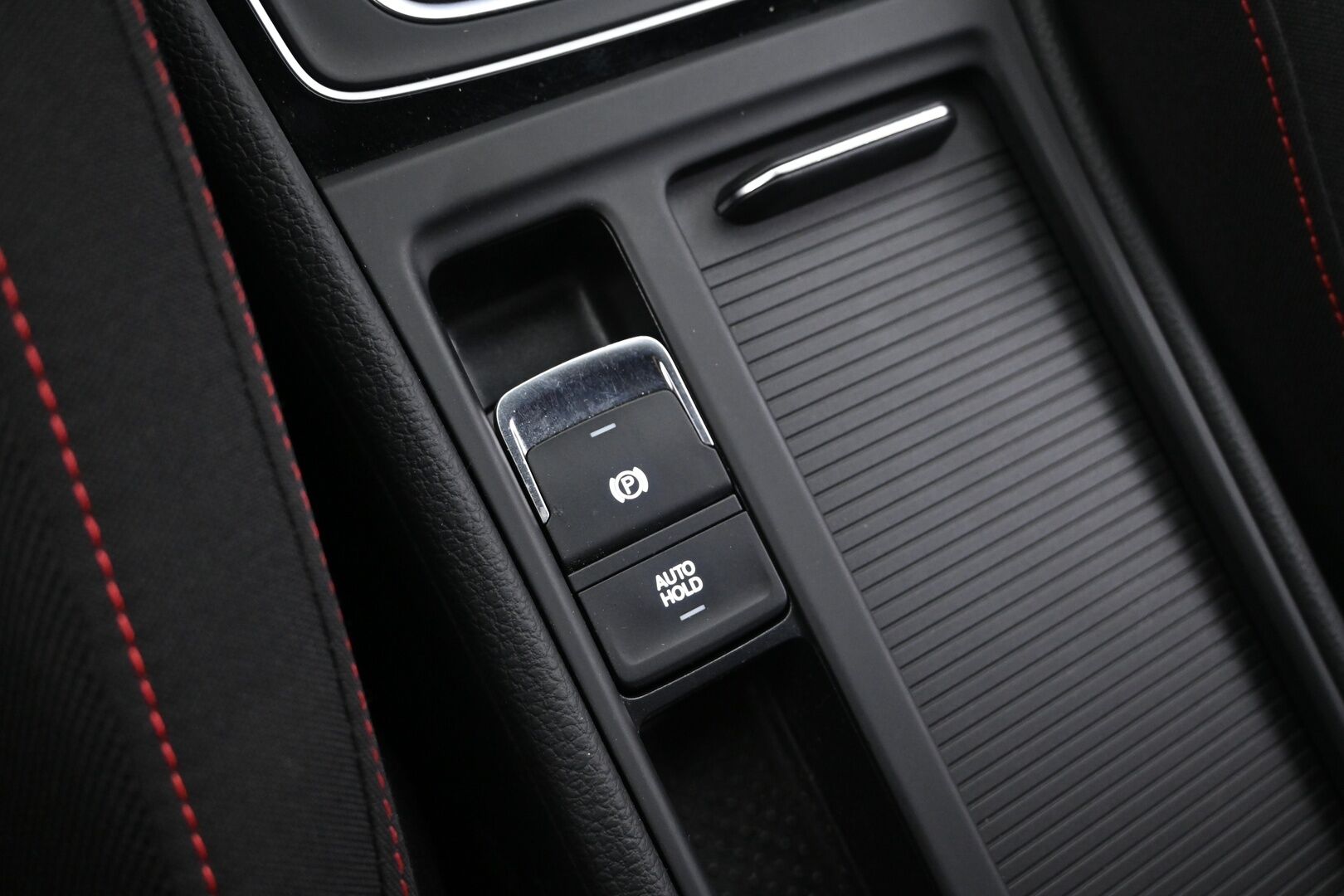 Musta Viistoperä, Volkswagen Golf – RUB-480