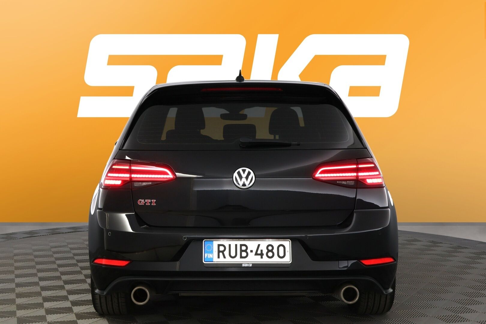 Musta Viistoperä, Volkswagen Golf – RUB-480