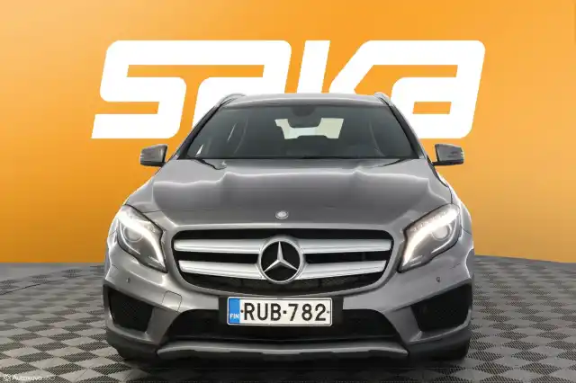 Harmaa Maastoauto, Mercedes-Benz GLA – RUB-782