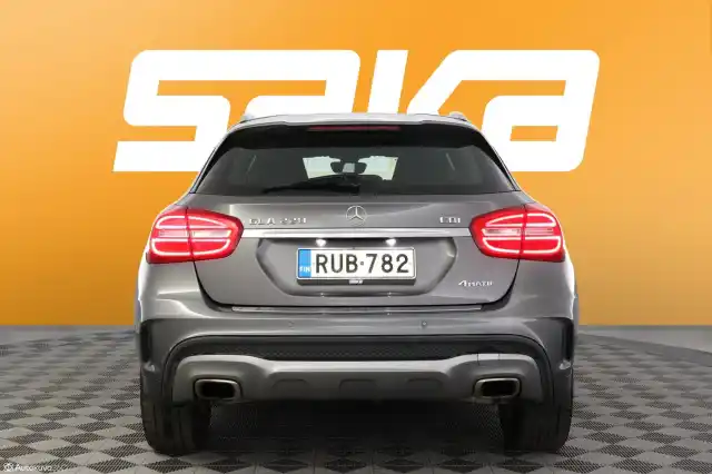 Harmaa Maastoauto, Mercedes-Benz GLA – RUB-782