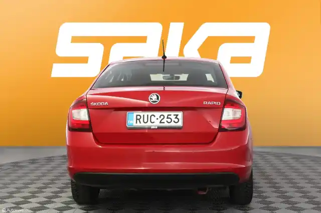 Punainen Sedan, Skoda Rapid – RUC-253