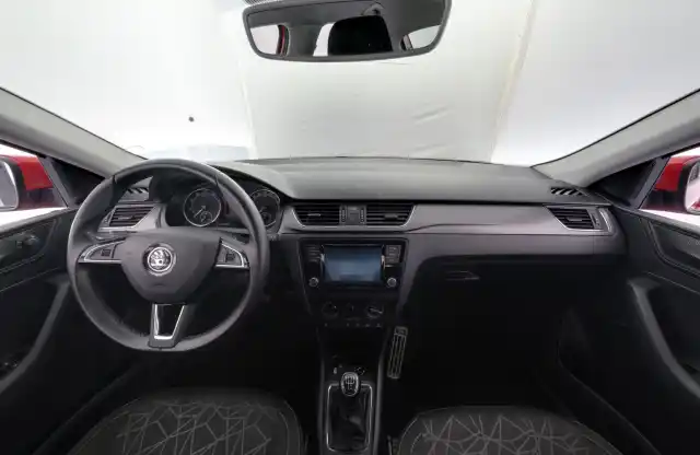 Punainen Sedan, Skoda Rapid – RUC-253