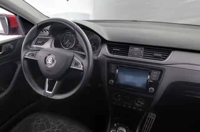 Punainen Sedan, Skoda Rapid – RUC-253