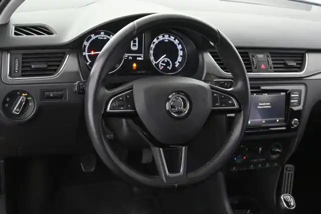 Punainen Sedan, Skoda Rapid – RUC-253