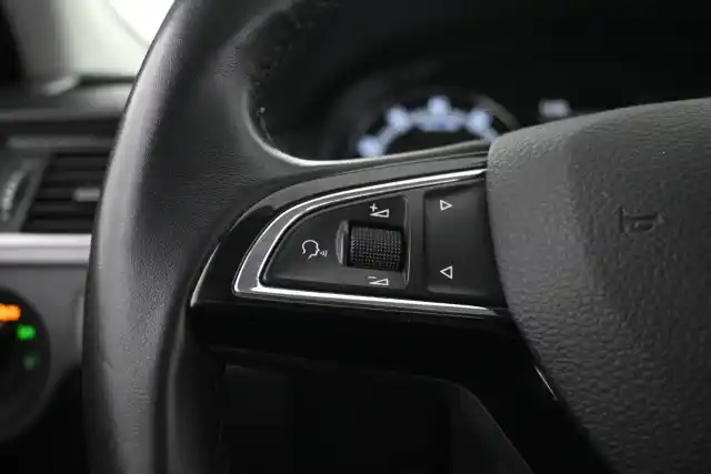 Punainen Sedan, Skoda Rapid – RUC-253