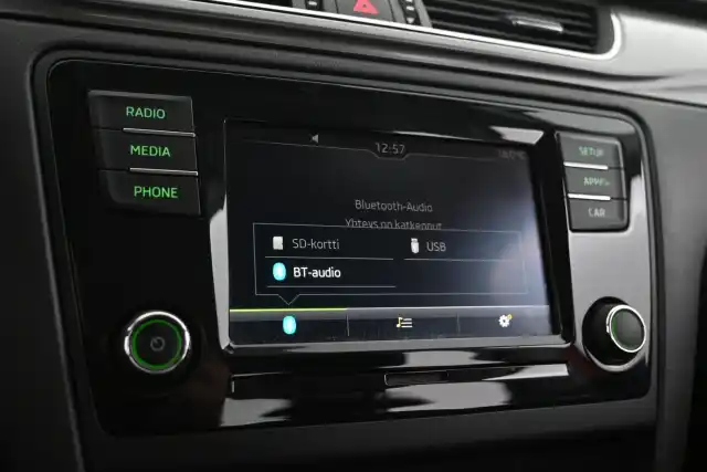 Punainen Sedan, Skoda Rapid – RUC-253