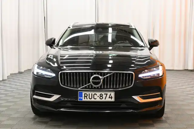 Musta Farmari, Volvo V90 – RUC-874