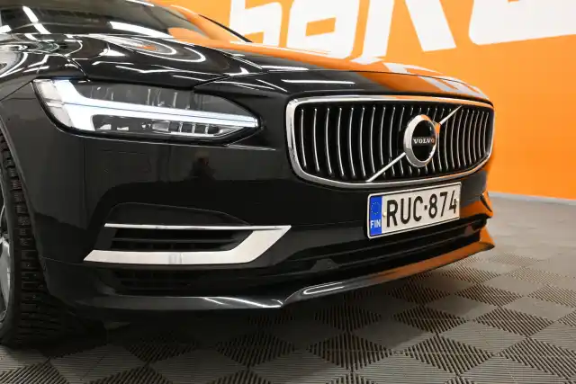 Musta Farmari, Volvo V90 – RUC-874