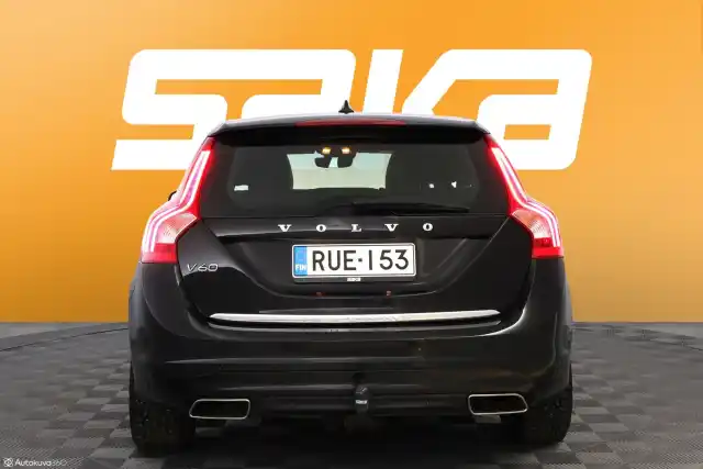 Musta Farmari, Volvo V60 – RUE-153