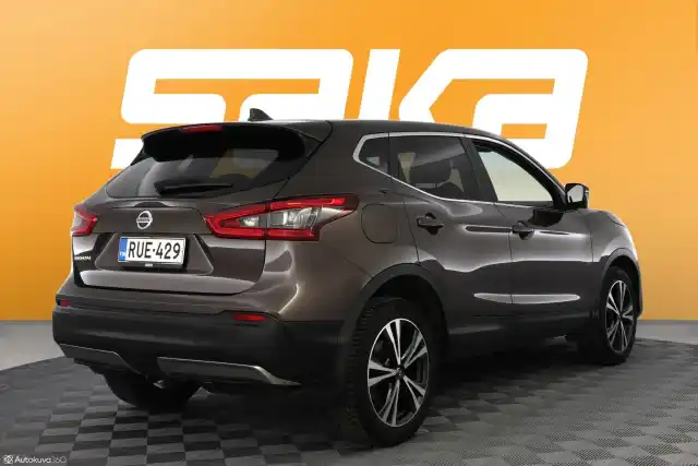 Ruskea (beige) Maastoauto, Nissan Qashqai – RUE-429