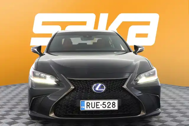 Musta Sedan, Lexus ES – RUE-528