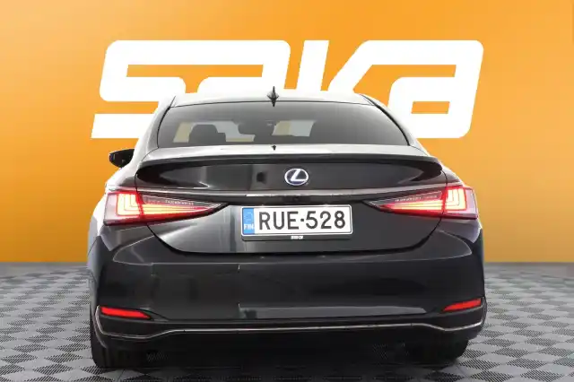 Musta Sedan, Lexus ES – RUE-528