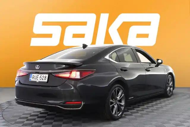 Musta Sedan, Lexus ES – RUE-528