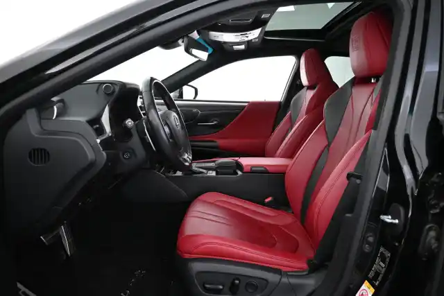 Musta Sedan, Lexus ES – RUE-528
