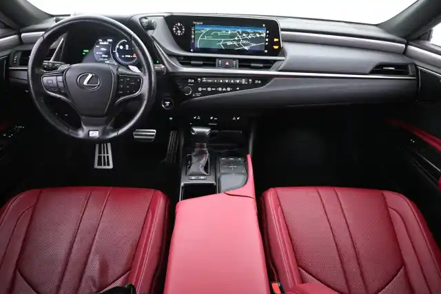 Musta Sedan, Lexus ES – RUE-528