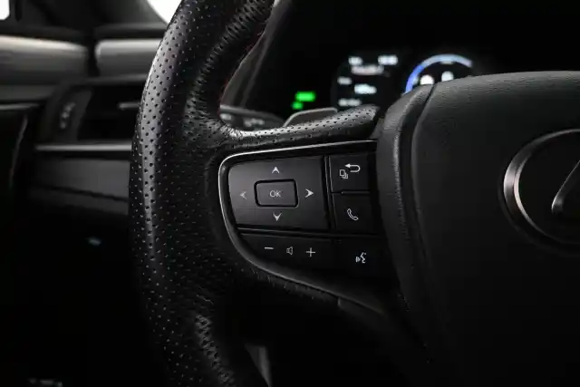 Musta Sedan, Lexus ES – RUE-528