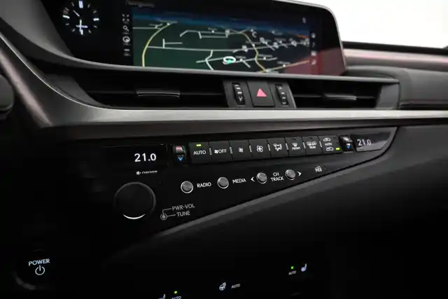 Musta Sedan, Lexus ES – RUE-528