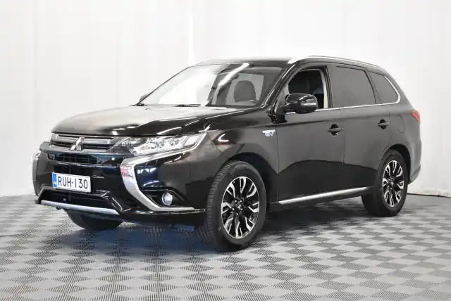 Musta Maastoauto, Mitsubishi OUTLANDER PHEV – RUH-130