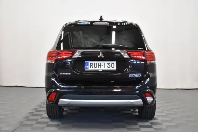 Musta Maastoauto, Mitsubishi OUTLANDER PHEV – RUH-130