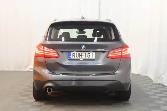 Harmaa Tila-auto, BMW 225 – RUH-151