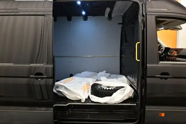 Musta Pakettiauto, Volkswagen Crafter – RUH-437