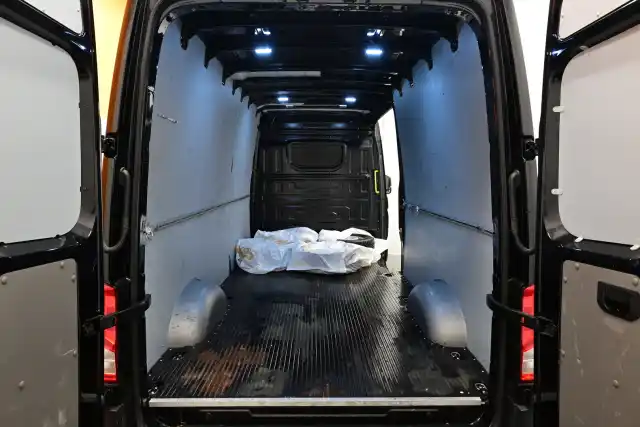 Musta Pakettiauto, Volkswagen Crafter – RUH-437