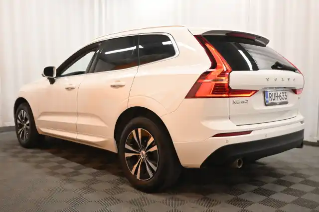 Valkoinen Maastoauto, Volvo XC60 – RUH-633