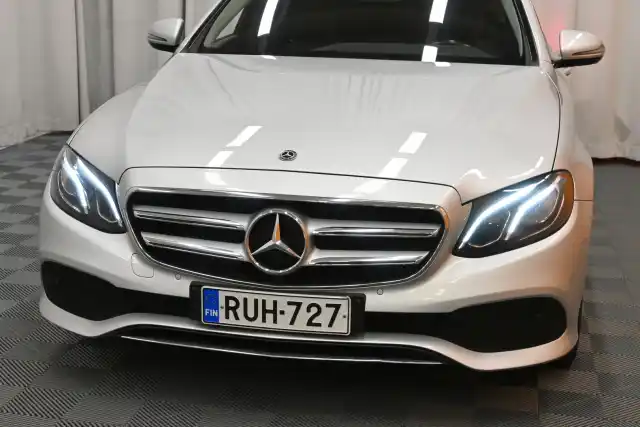 Hopea Farmari, Mercedes-Benz E – RUH-727