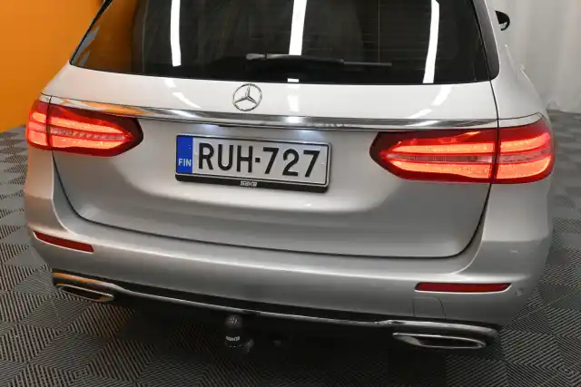 Hopea Farmari, Mercedes-Benz E – RUH-727