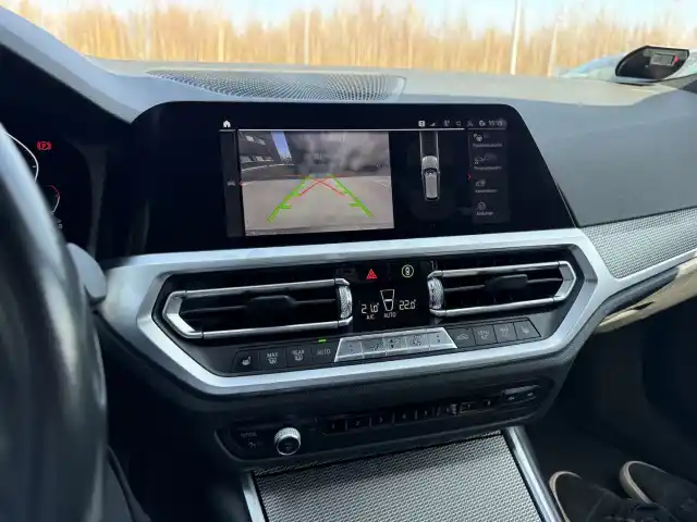 Sininen Farmari, BMW 320 – RUH-780
