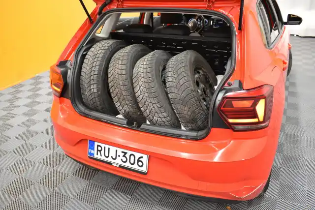 Punainen Viistoperä, Volkswagen Polo – RUJ-308