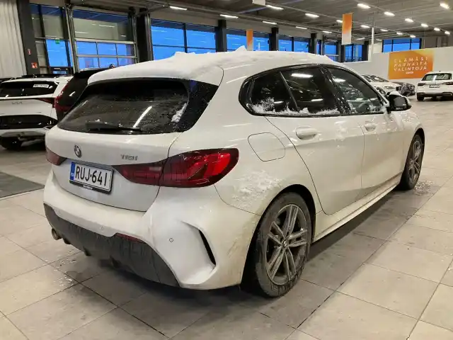 Valkoinen Viistoperä, BMW 118 – RUJ-641