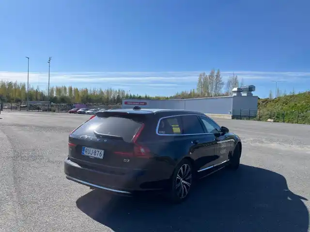 Musta Farmari, Volvo V90 – RUJ-876