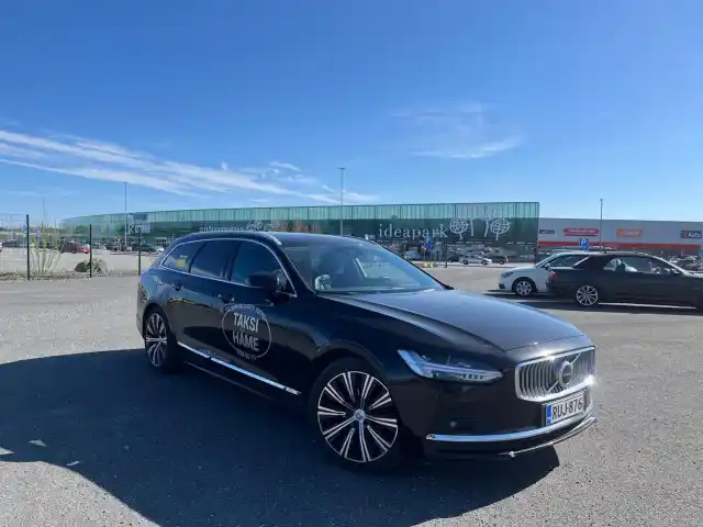 Musta Farmari, Volvo V90 – RUJ-876