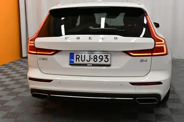 Valkoinen Farmari, Volvo V60 – RUJ-893