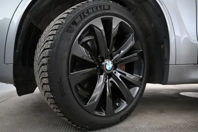 Harmaa Maastoauto, BMW X5 – RUK-152