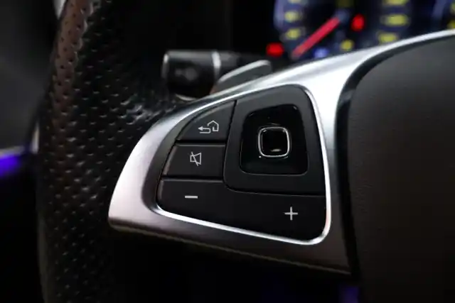 Musta Farmari, Mercedes-Benz E – RUK-932
