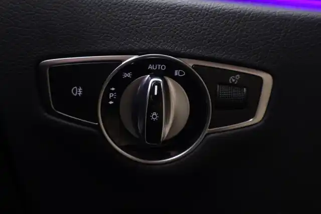 Musta Farmari, Mercedes-Benz E – RUK-932