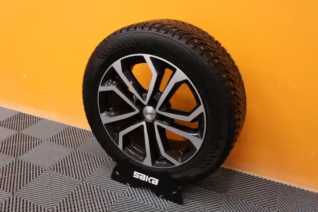 Musta Farmari, Mercedes-Benz E – RUK-932