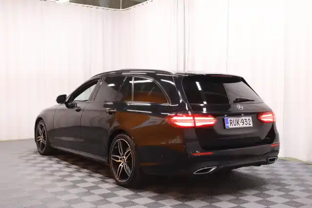 Musta Farmari, Mercedes-Benz E – RUK-932