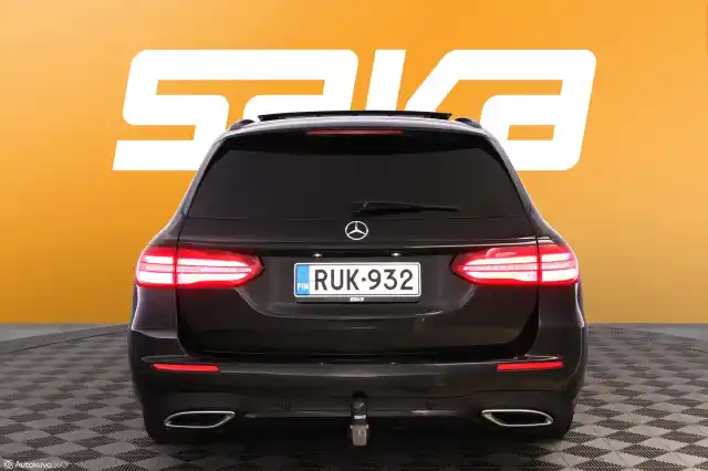 Musta Farmari, Mercedes-Benz E – RUK-932