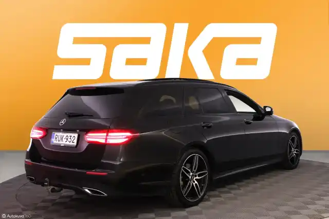 Musta Farmari, Mercedes-Benz E – RUK-932