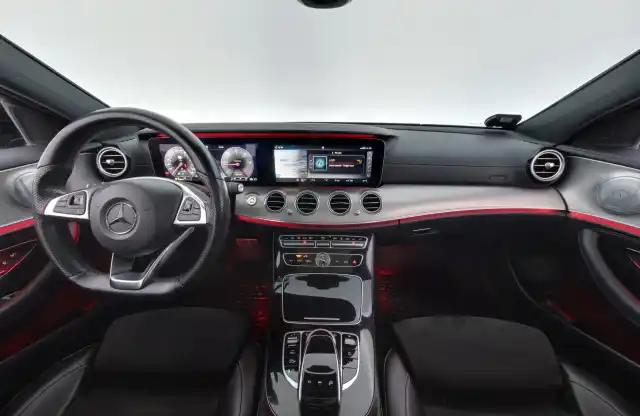 Musta Farmari, Mercedes-Benz E – RUK-932