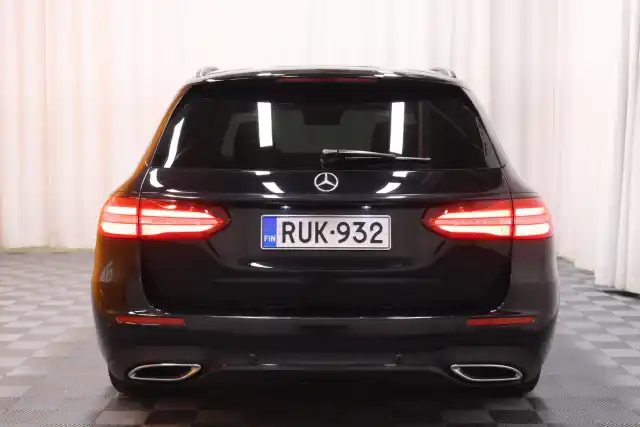 Musta Farmari, Mercedes-Benz E – RUK-932